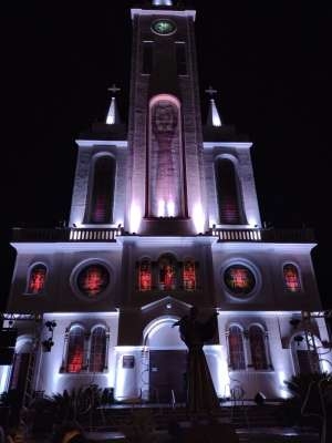 Noticia sonho-iluminado-transforma-a-fachada-do-santuario-com-musica-e-luzes